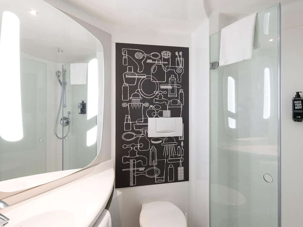 Habitación estándar con 2 camas individuales del hotel IBIS RENNES CENTRE GARE SUD. Foto 8