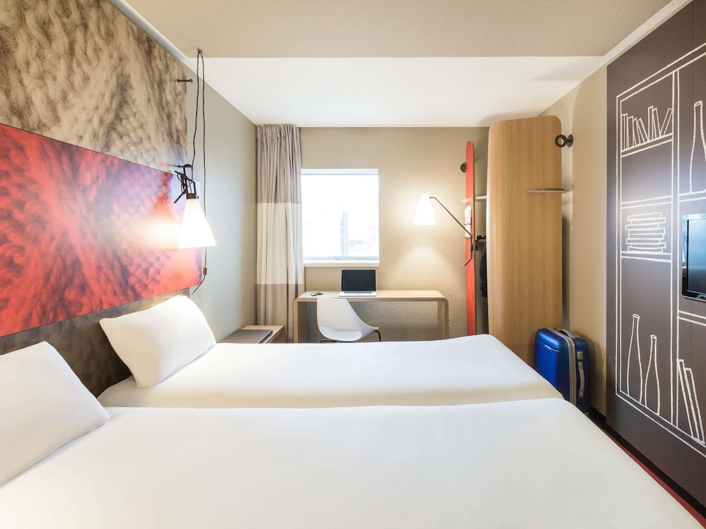 Habitación estándar con 2 camas individuales del hotel IBIS RENNES CENTRE GARE SUD. Foto 10