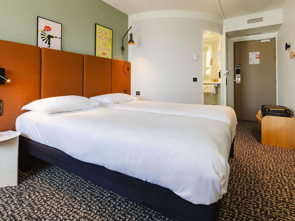 Habitación estándar con 2 camas individuales del hotel IBIS RENNES CENTRE GARE SUD. Foto 11