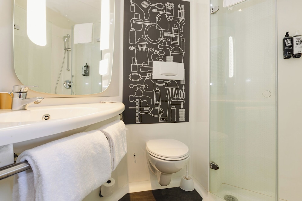 Habitación estándar con 2 camas individuales del hotel IBIS RENNES CENTRE GARE SUD. Foto 15