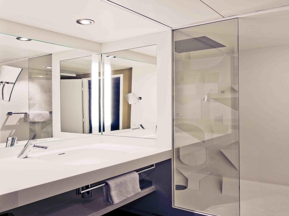 Habitación estándar con 2 camas individuales del hotel Mercure Rennes Centre Parlement. Foto 2