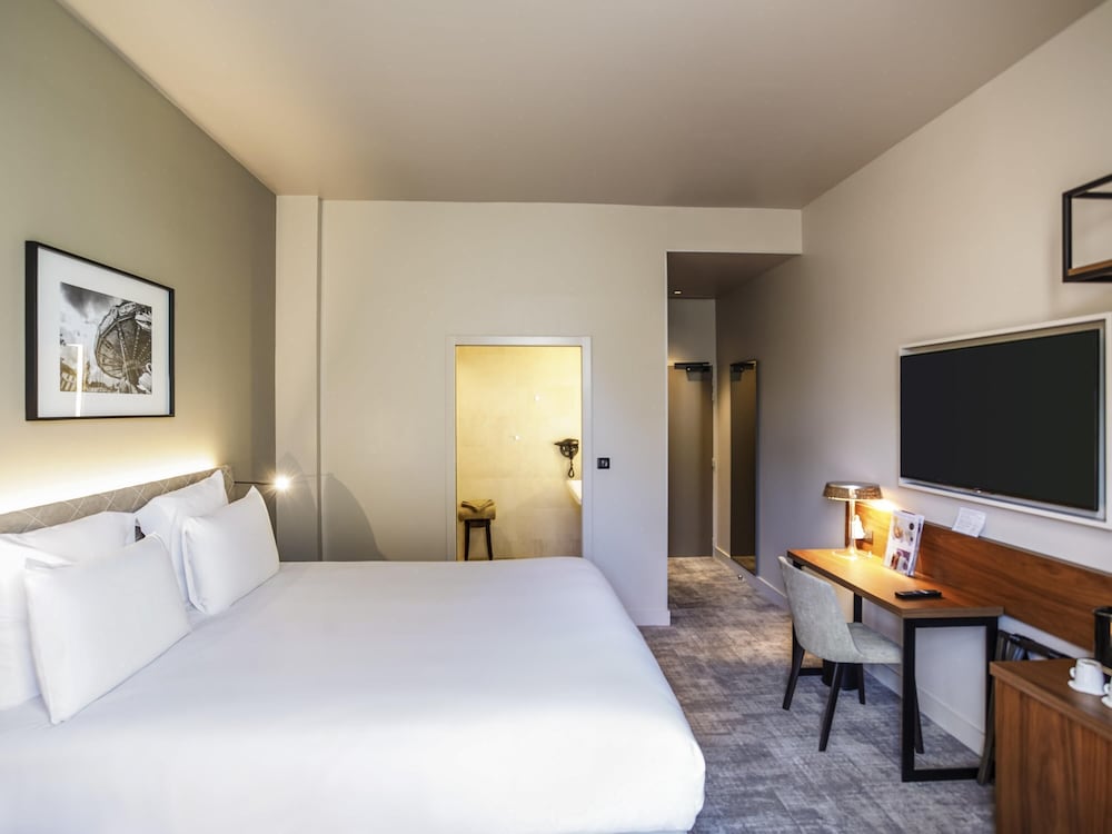 Habitación de categoría superior con una cama doble del hotel Mercure Rennes Place Bretagne