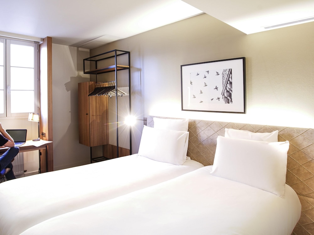 Habitación Classic con una cama doble del hotel Mercure Rennes Place Bretagne. Foto 9