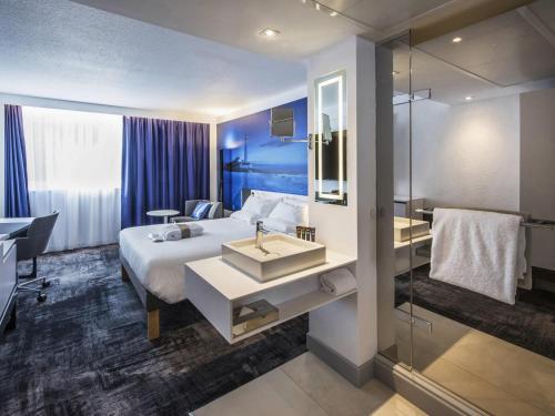 Habitación Ejecutiva con 1 cama queen size del hotel Novotel Rennes Alma. Foto 3