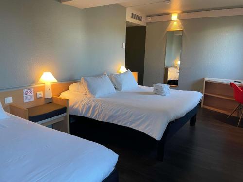 Habitación Estándar - 1 cama doble y 1 individual del hotel IBIS RENNES CESSON. Foto 2