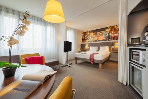Suite Executive con sofá cama - 1 cama doble del hotel Novotel Suites Paris CDG Airport Villepinte. Foto 16