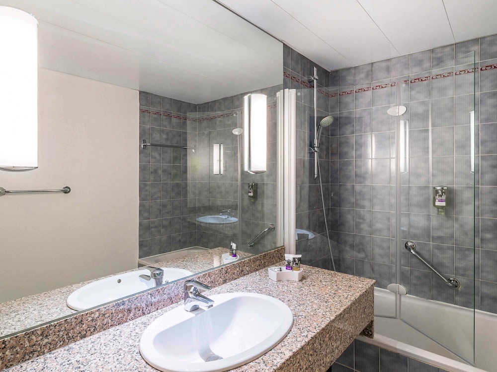 Habitación clásica, 1 cama doble del hotel Mercure Paris Roissy Charles de Gaulle. Foto 6