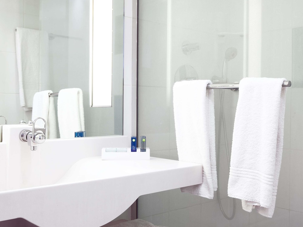 Habitación estándar, 2 camas individuales, no fumadores del hotel Novotel Paris Charles de Gaulle Airport. Foto 1