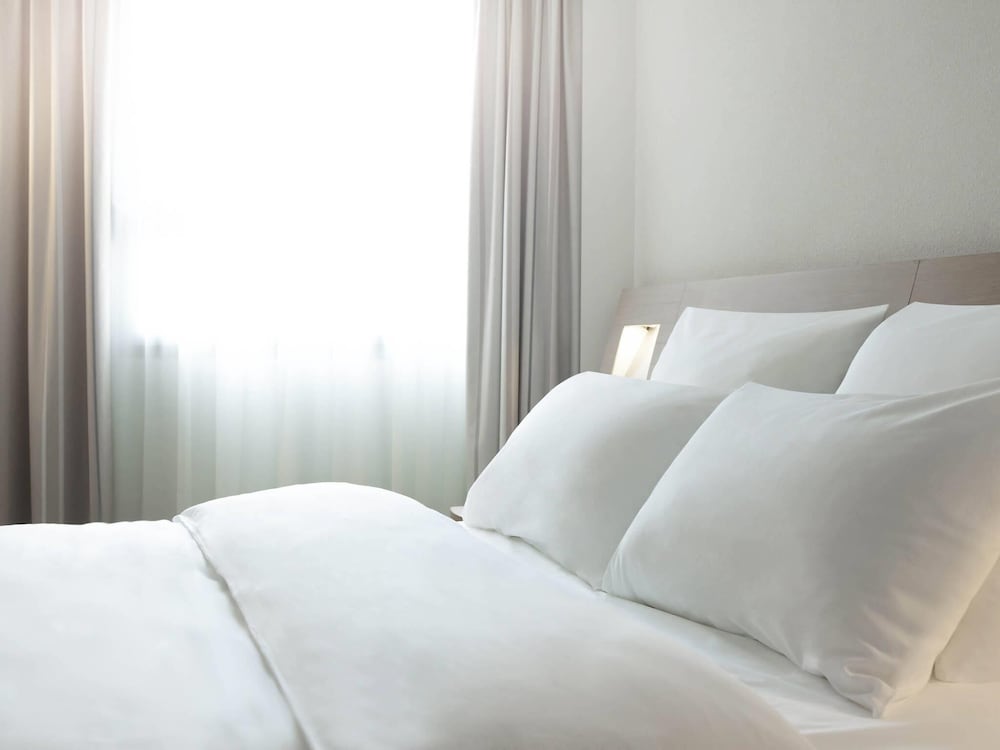 Habitación ejecutiva, 1 cama doble con sofá cama del hotel Novotel Paris Charles de Gaulle Airport. Foto 3