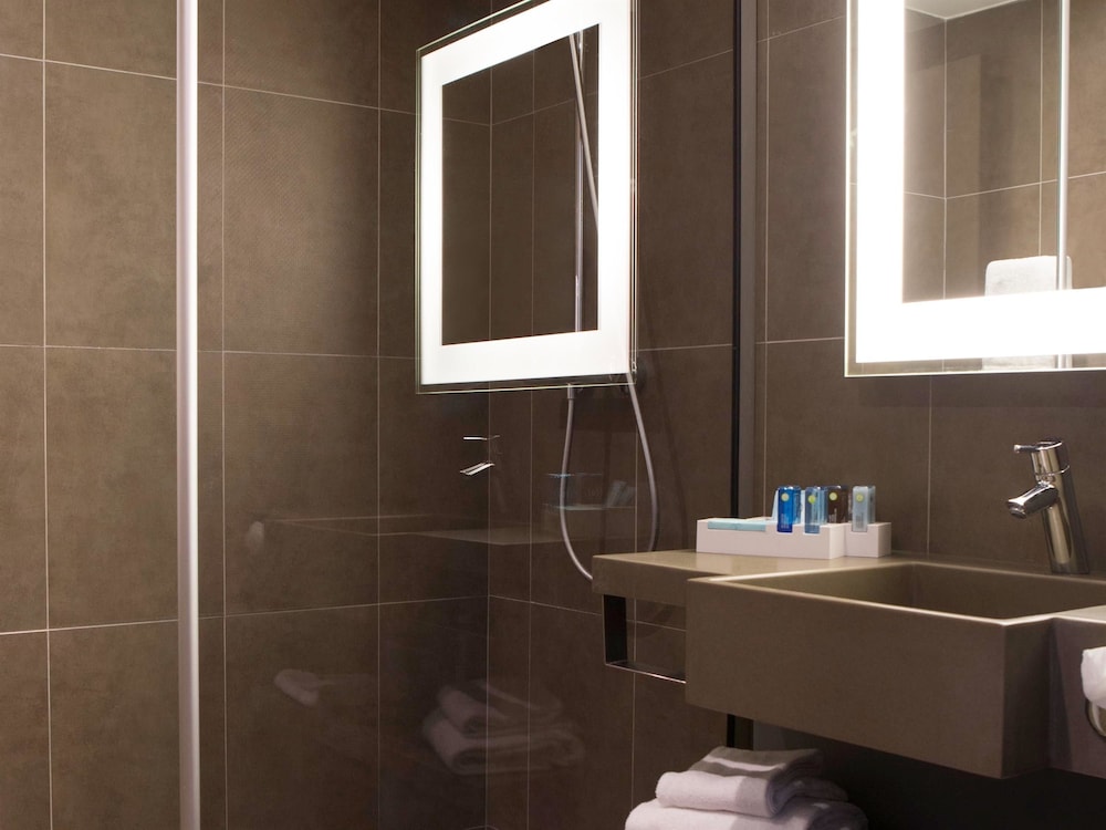 Habitación ejecutiva, 1 cama doble con sofá cama del hotel Novotel Paris Charles de Gaulle Airport. Foto 8