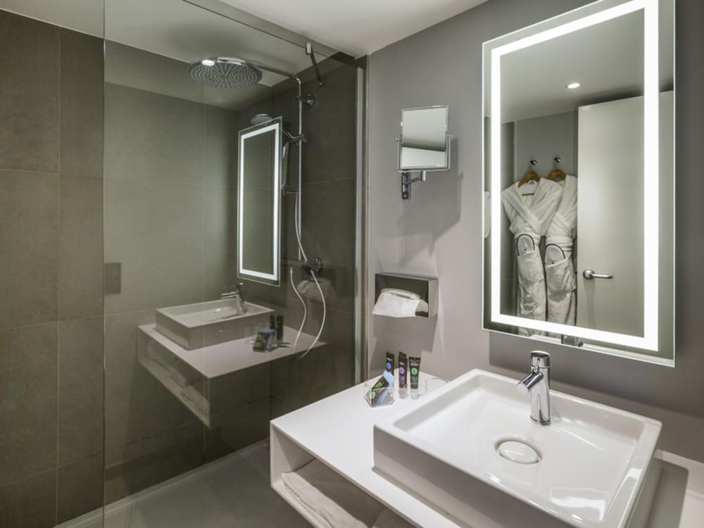 Habitación doble Business Sofá Cama incluido 1 Cama doble Normal del hotel Novotel Paris Charles de Gaulle Airport. Foto 4