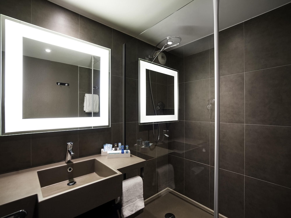 Habitación doble Business Sofá Cama incluido 1 Cama doble Normal del hotel Novotel Paris Charles de Gaulle Airport. Foto 6