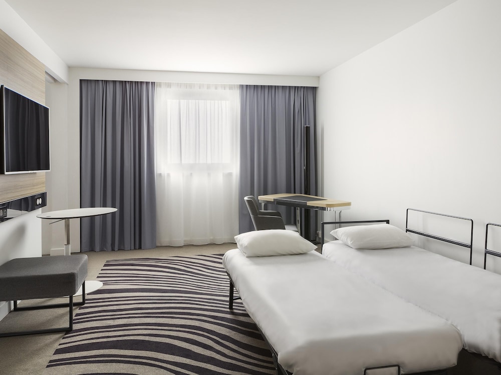 Suite, 1 cama doble del hotel Novotel Paris Charles de Gaulle Airport. Foto 1