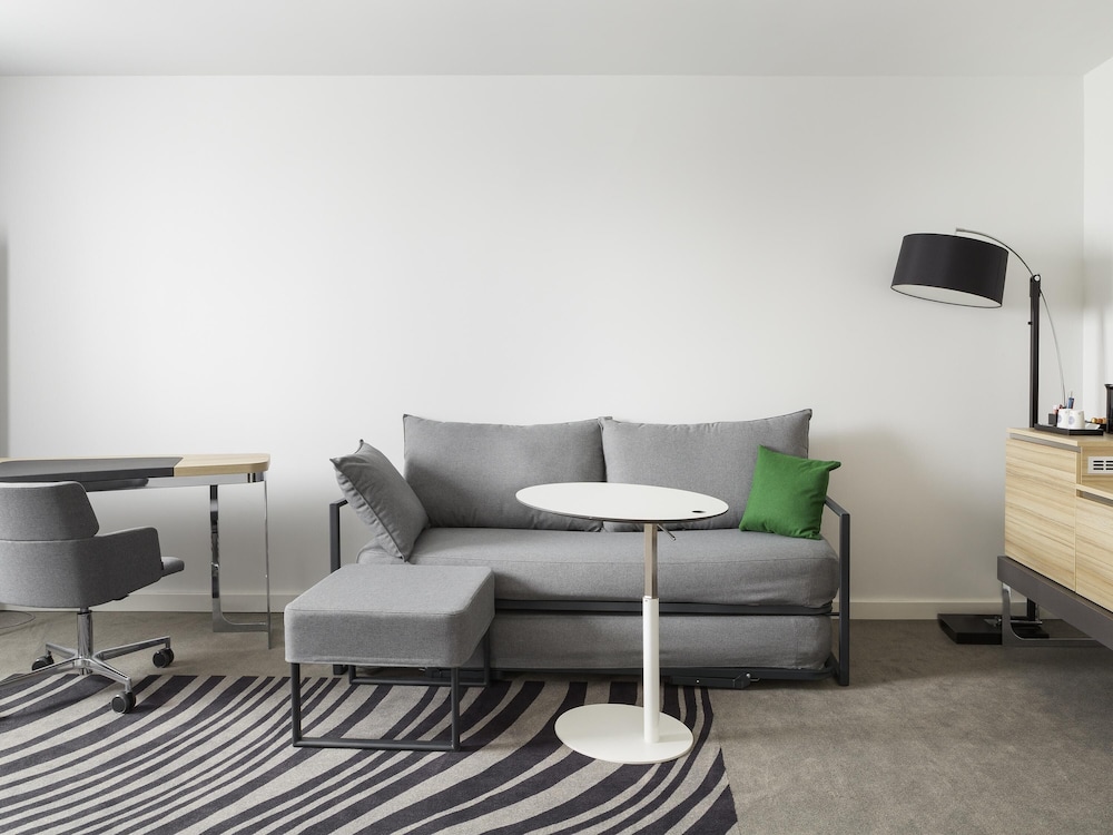 Suite, 1 cama doble del hotel Novotel Paris Charles de Gaulle Airport. Foto 2