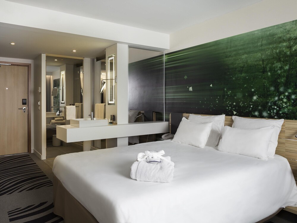 Habitación doble Business Sofá Cama incluido 1 Cama doble Normal del hotel Novotel Paris Charles de Gaulle Airport. Foto 5