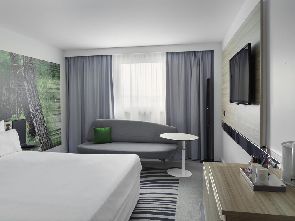 Habitación doble Business Sofá Cama incluido 1 Cama doble Normal del hotel Novotel Paris Charles de Gaulle Airport. Foto 6