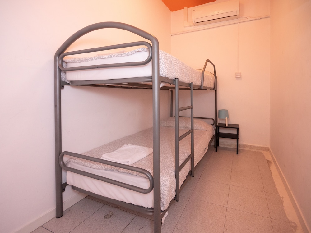 Habitación económica doble, baño compartido del hotel Arc House Sevilla - Hostel. Foto 1