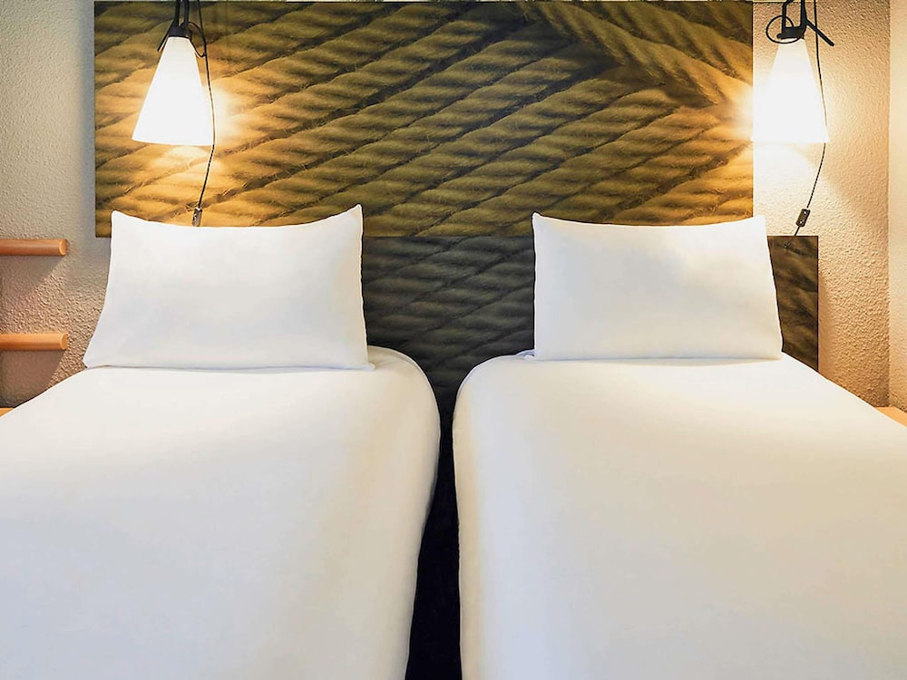 Habitación estándar, 2 camas individuales del hotel Ibis Toulon La Seyne Sur Mer. Foto 2