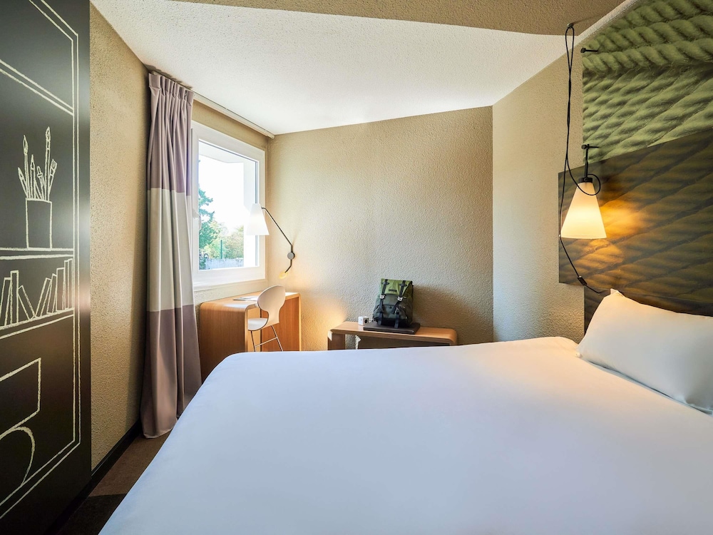 Habitación estándar, 2 camas individuales del hotel Ibis Toulon La Seyne Sur Mer. Foto 4