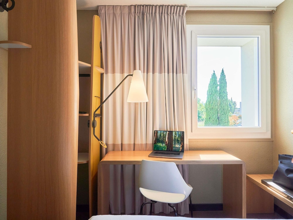 Habitación estándar, 2 camas individuales del hotel Ibis Toulon La Seyne Sur Mer. Foto 6