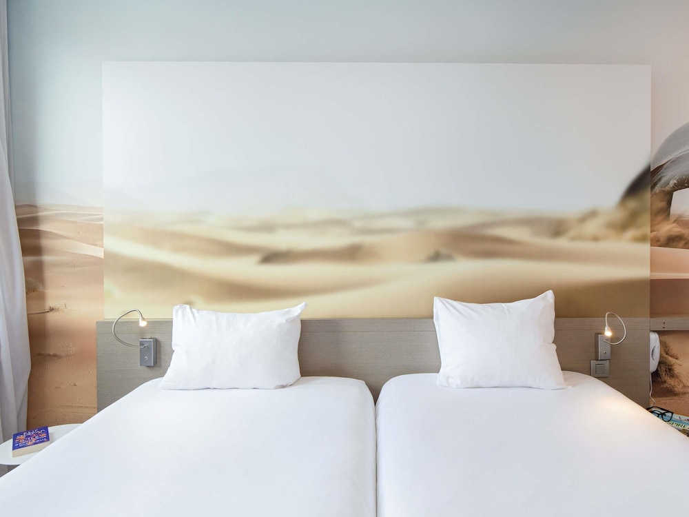 Habitación estándar con 2 camas individuales del hotel Ibis Styles Toulon Centre Port. Foto 8