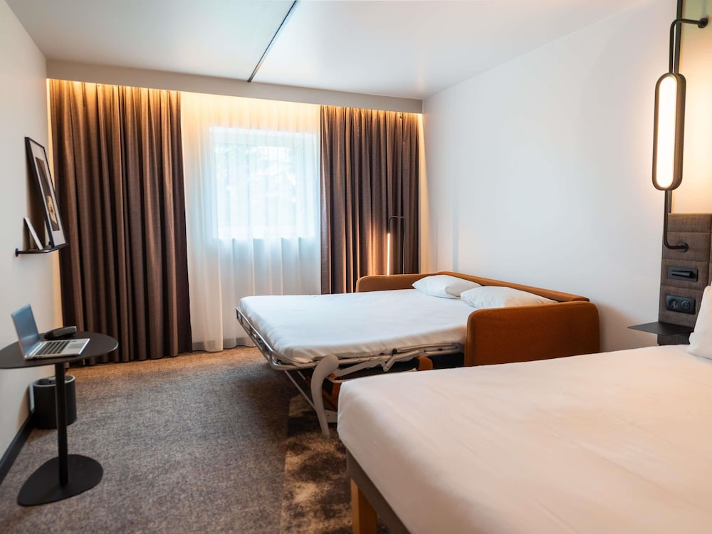 Habitación superior con 1 cama doble y 1 sofá - cama del hotel Novotel Saint-quentin En Yvelines