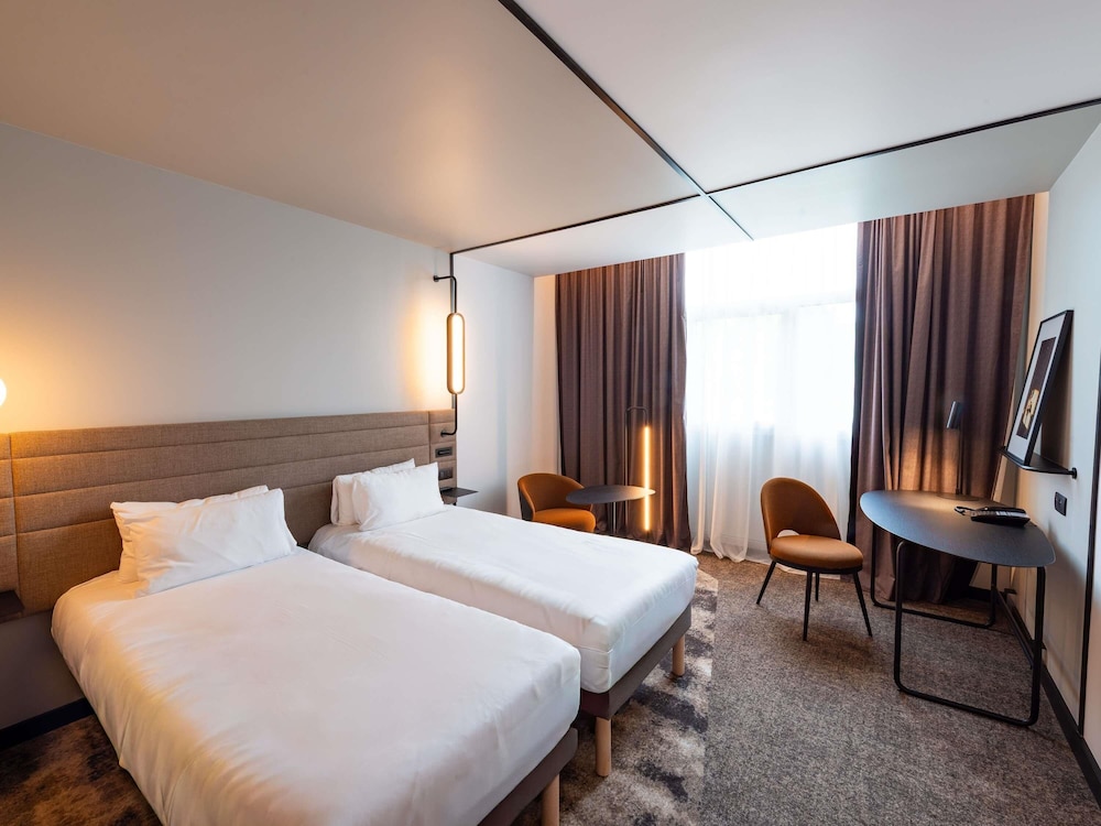 Habitación Superior con 2 camas conyugales del hotel Novotel Saint-quentin En Yvelines. Foto 1
