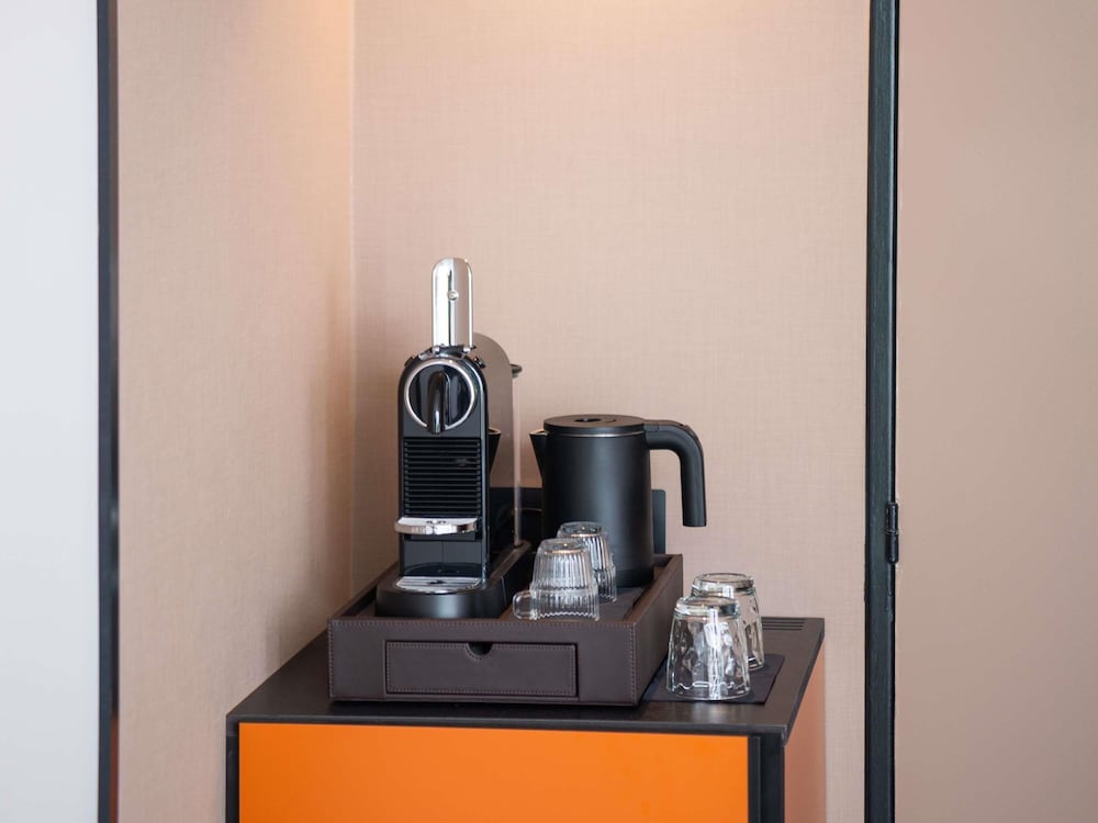 Habitación Ejecutiva con 1 cama doble o 2 camas individuales y un sofá pequeño o un sofá del hotel Novotel Saint-quentin En Yvelines. Foto 2