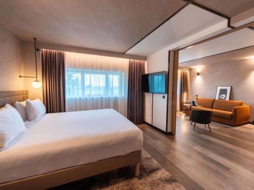Suite, vistas al campo de golf - 1 cama King size del hotel Novotel Saint-quentin En Yvelines. Foto 1