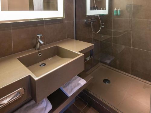 Suite, vistas al campo de golf - 1 cama King size del hotel Novotel Saint-quentin En Yvelines. Foto 3