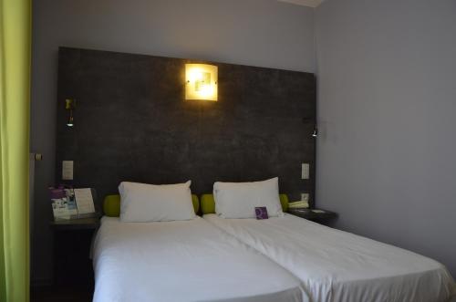 Street Side Superior Room with Double Bed and Twin Beds del hotel Mercure Saint Nectaire Spa and Bien-être. Foto 3