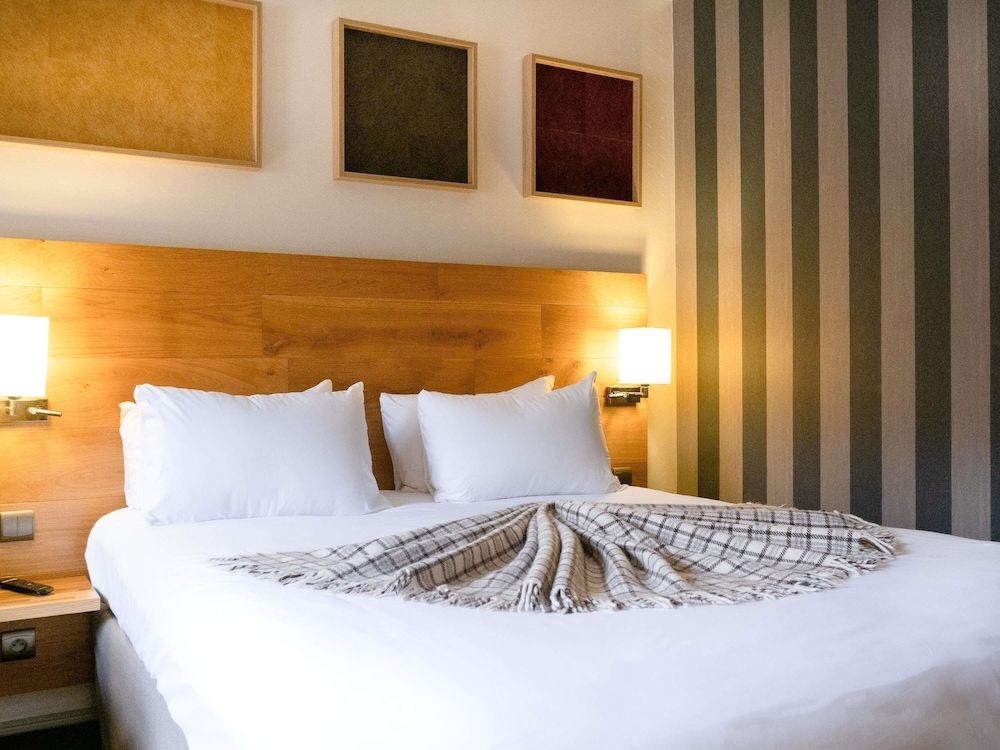 Habitación estándar con 1 cama doble y balcón del hotel Mercure De Saint-lary