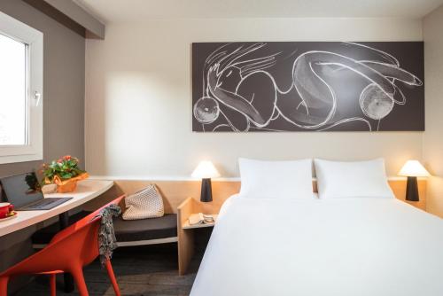Habitación Doble Comfort del hotel Ibis Antibes Sophia Antipolis. Foto 7