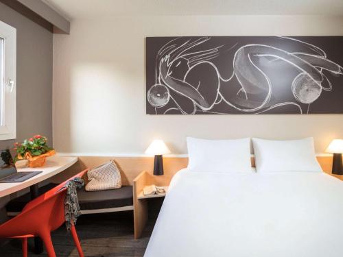 Habitación Estándar con 1 cama doble del hotel Ibis Antibes Sophia Antipolis. Foto 1