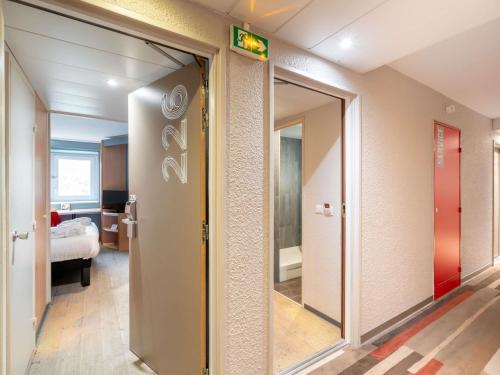 Habitación Estándar con 1 cama doble del hotel Ibis Antibes Sophia Antipolis. Foto 9