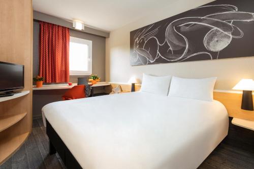 Habitación Estándar con 1 cama doble del hotel Ibis Antibes Sophia Antipolis. Foto 12