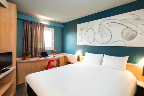 Oferta TRIBE: 2 habitaciones adyacentes del hotel Ibis Antibes Sophia Antipolis. Foto 1