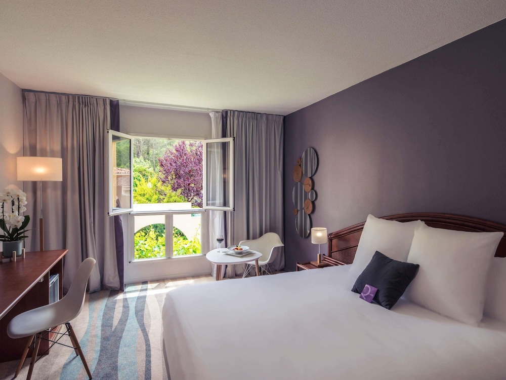 Habitación Estándar con cama doble del hotel Mercure Antibes Sophia Antipolis. Foto 2