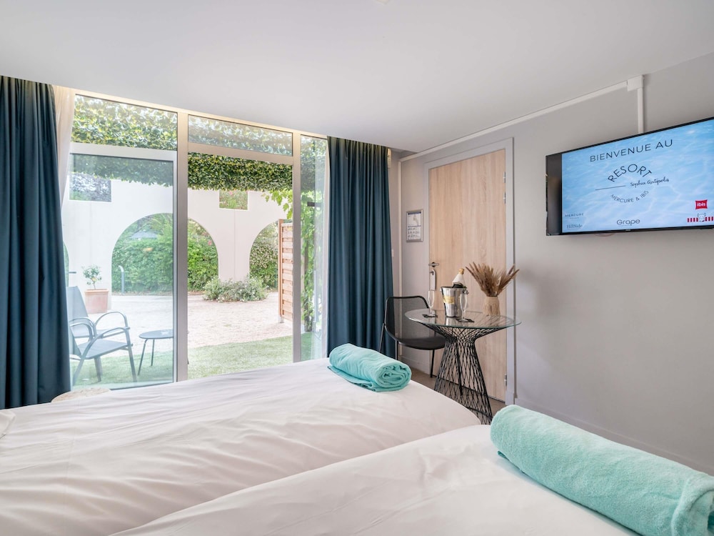 Habitación estándar con dos camas individuales del hotel Mercure Antibes Sophia Antipolis. Foto 5