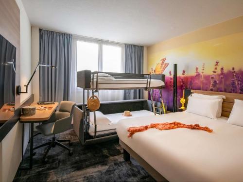 Habitación Clásica con 1 cama doble y 1 sofá - cama doble del hotel Novotel Antibes Sophia Antipolis