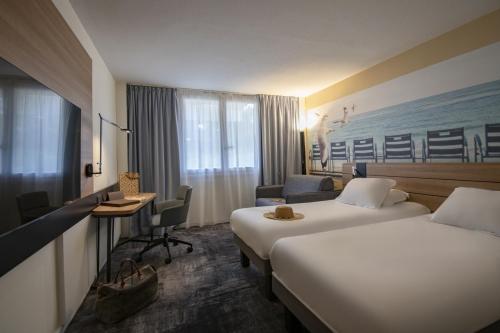 Habitación Clásica con 1 cama doble y 1 sofá - cama doble del hotel Novotel Antibes Sophia Antipolis. Foto 17