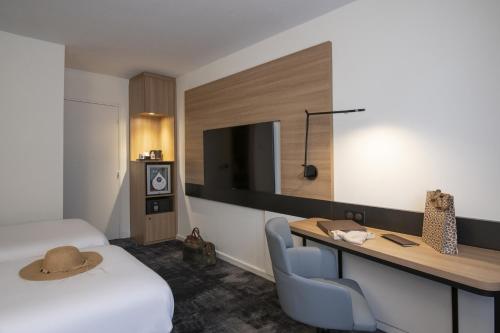 Habitación Clásica con 1 cama doble y 1 sofá - cama doble del hotel Novotel Antibes Sophia Antipolis. Foto 18