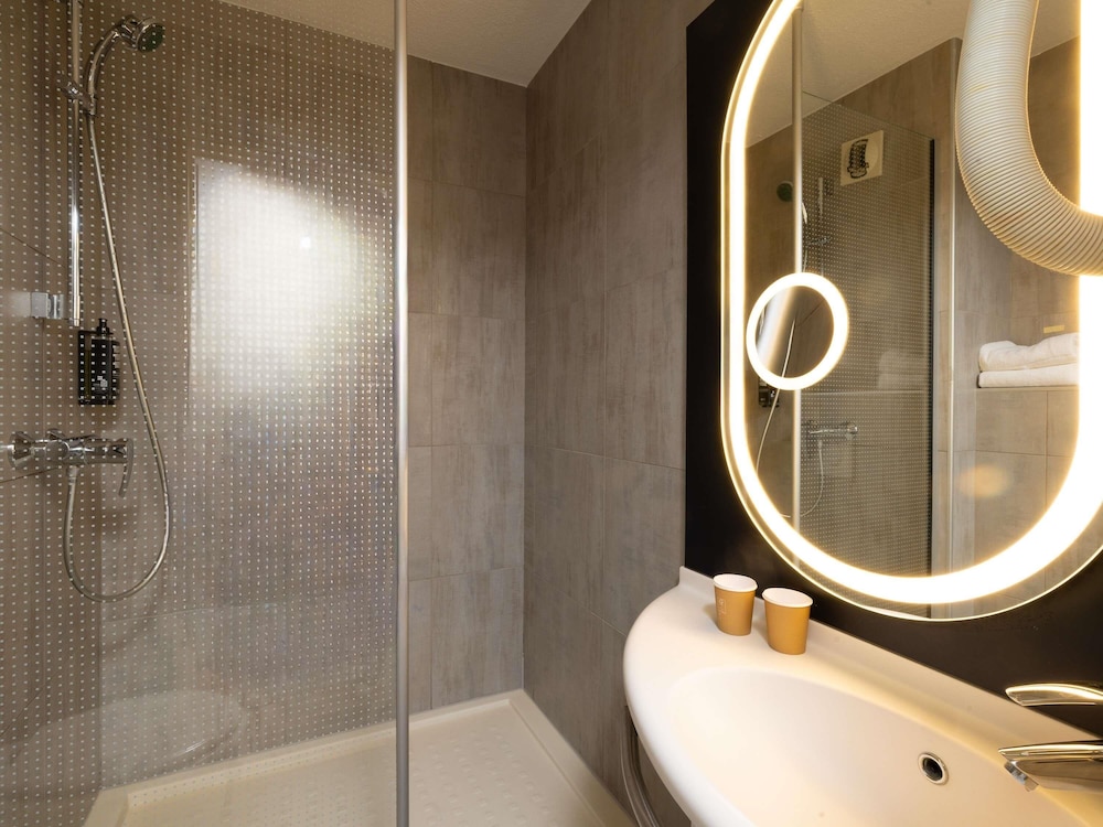 Habitación Estándar con 1 cama doble del hotel Ibis Sète Balaruc Les Bains Bien-être Et Spa. Foto 6
