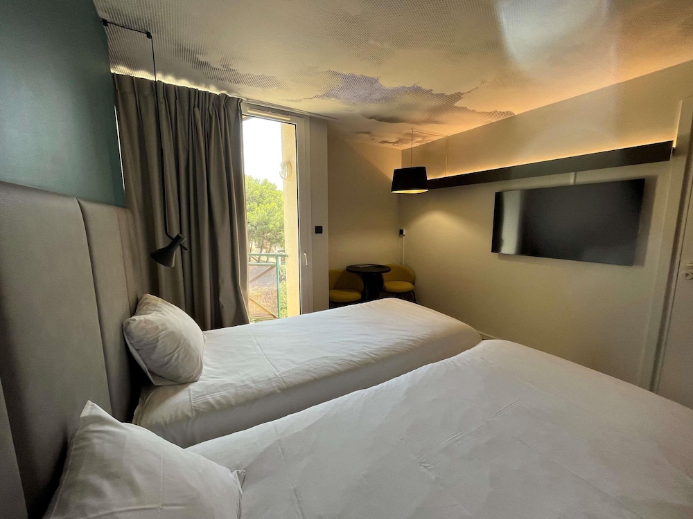 Habitación estándar con 2 camas individuales del hotel Ibis Sète Balaruc Les Bains Bien-être Et Spa. Foto 2