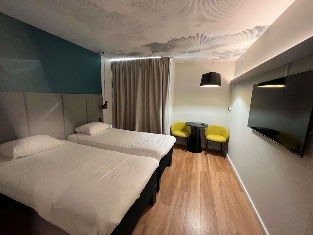 Habitación estándar con 2 camas individuales del hotel Ibis Sète Balaruc Les Bains Bien-être Et Spa. Foto 3