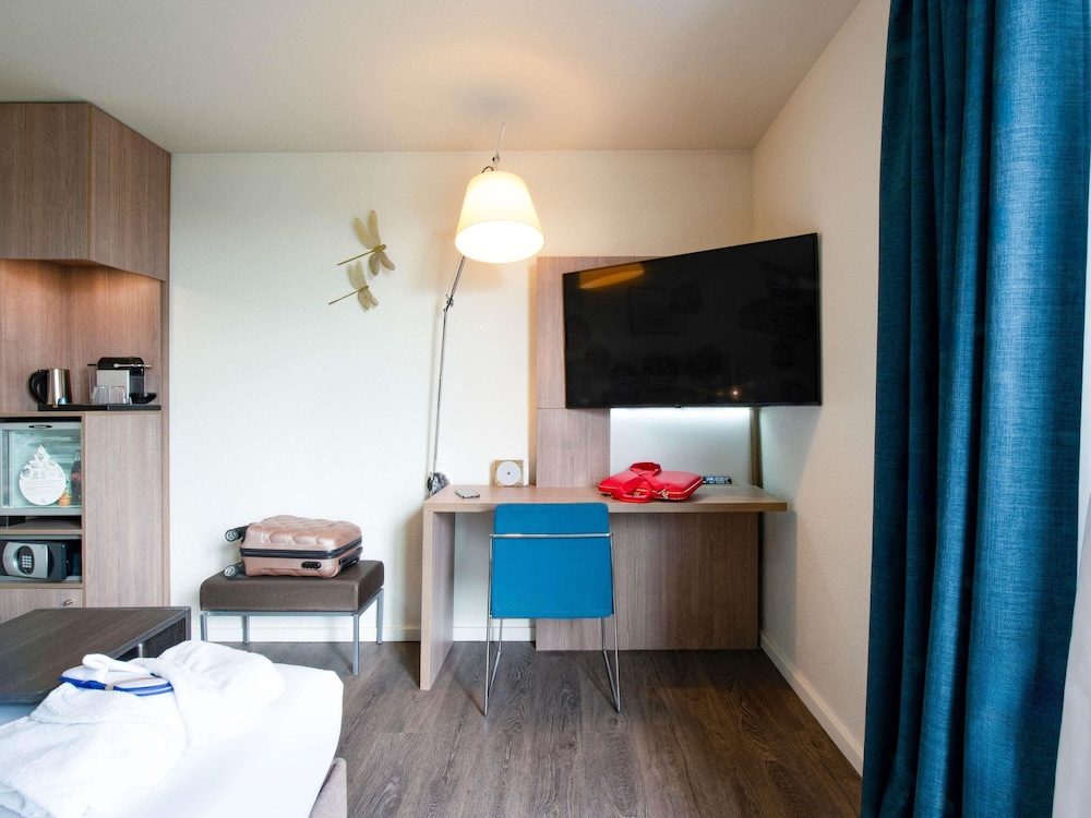 Habitación Ejecutiva con terraza y 1 cama doble del hotel Novotel Senart Golf De Greenparc. Foto 6