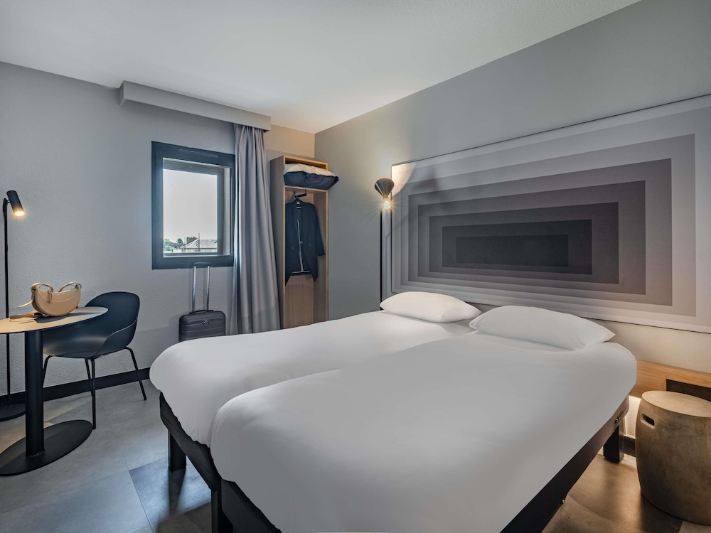 Habitación estándar con dos camas individuales del hotel Ibis Saint Quentin Basilique
