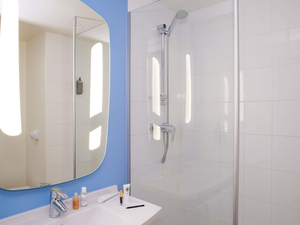 Habitación estándar, 1 cama doble del hotel Ibis Saint Nazaire Trignac. Foto 2