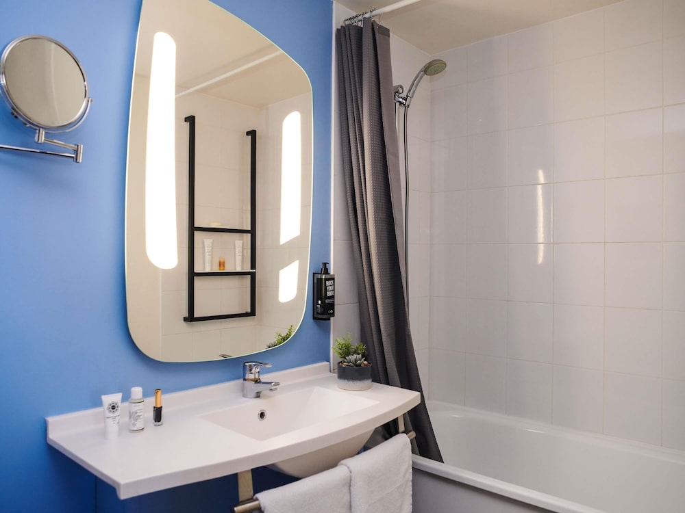Suite junior, 1 cama doble del hotel Ibis Saint Nazaire Trignac. Foto 4