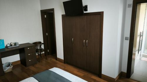 Habitación Familiar Deluxe del hotel OYO The Kilburn Arms. Foto 2